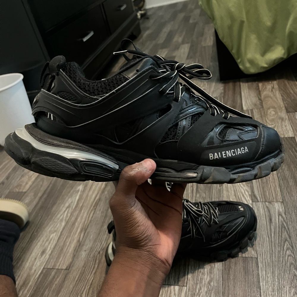 brand new balenciaga shoes, the led do work and they are 43 (10) in men’s